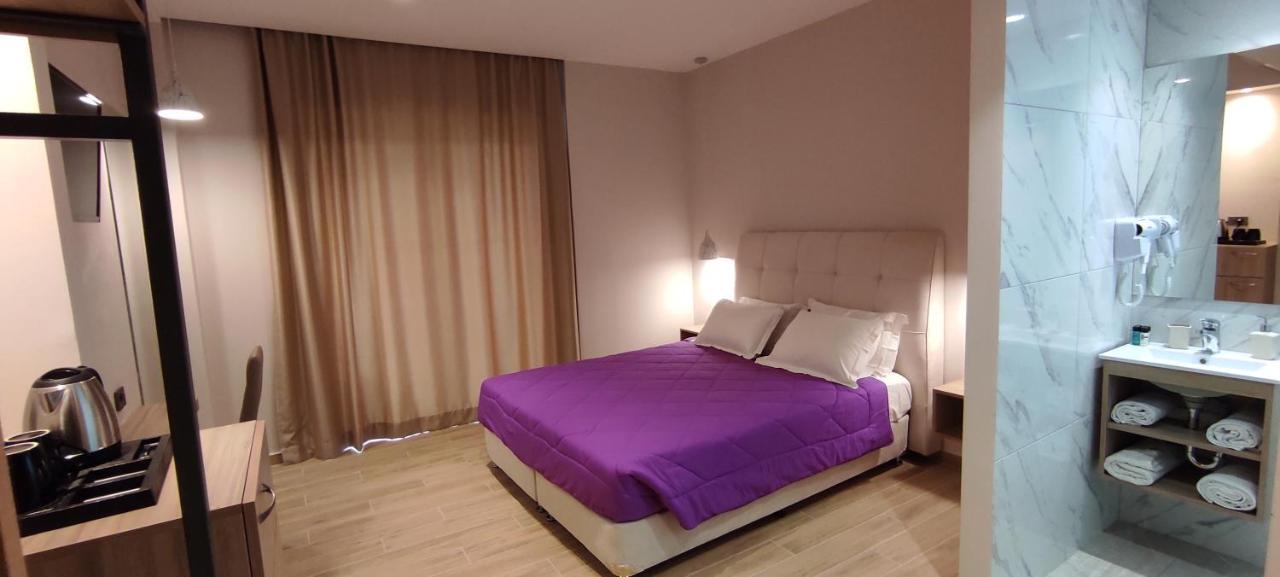 Sonia & Hotel 2*