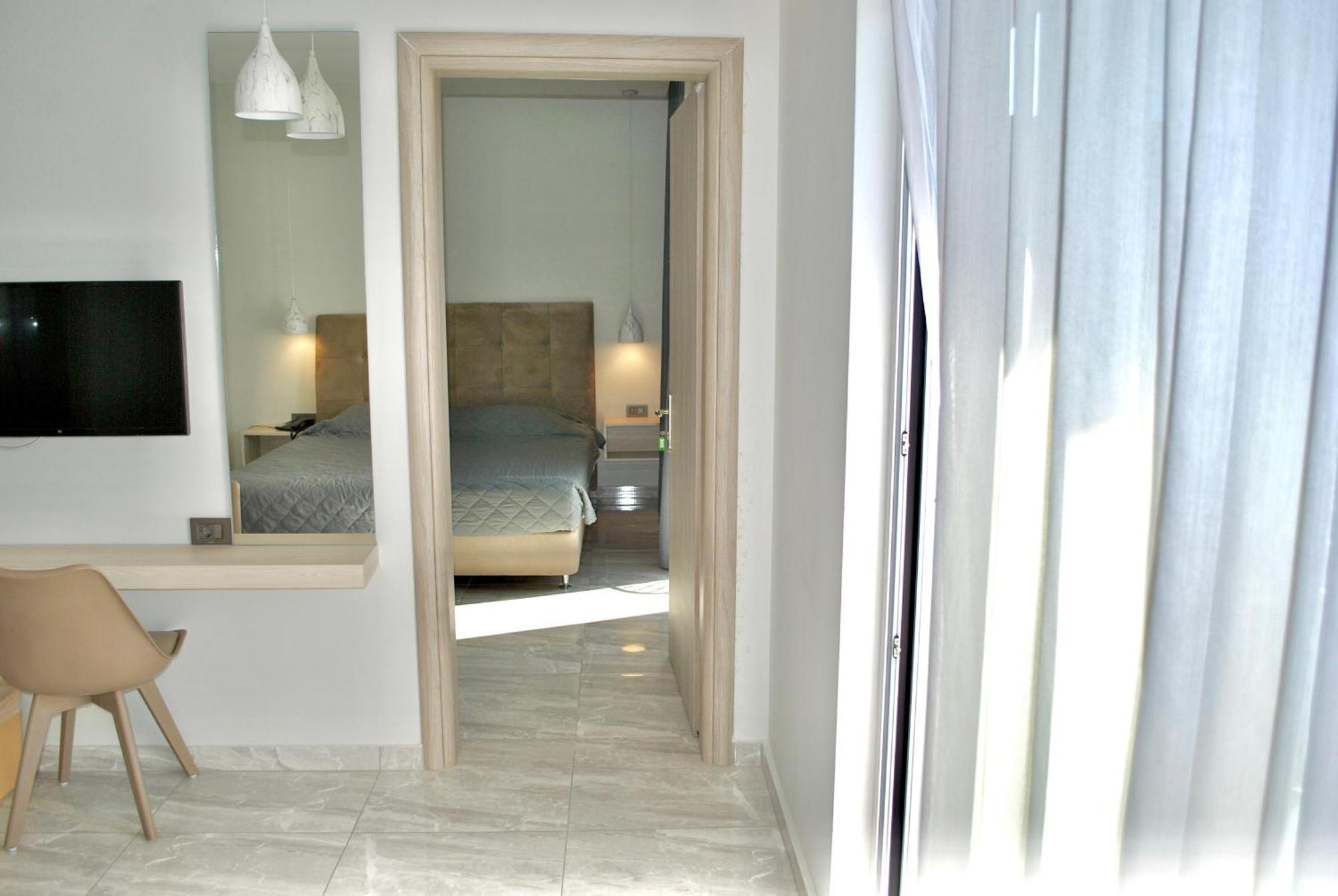 Sonia & Hotel 2*